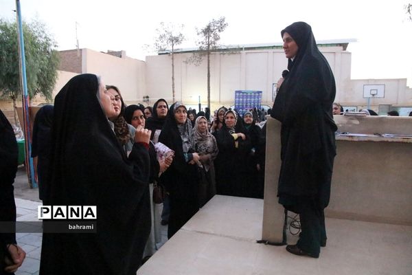 انتخابات انجمن اولیاء و مربیان در دبیرستان دخترانه عفت یزد