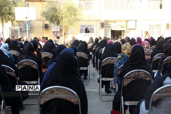 انتخابات انجمن اولیاء و مربیان در دبیرستان دخترانه عفت یزد