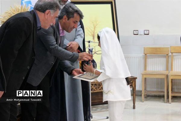 مشاعره نوجوانان دوستدار شعر و ادبیات فارسی