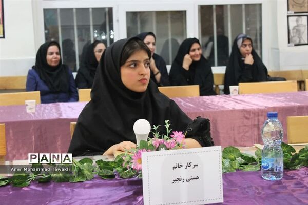 مشاعره نوجوانان دوستدار شعر و ادبیات فارسی