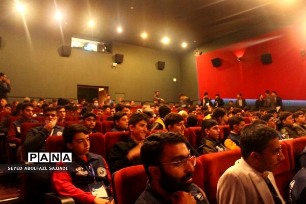 بازدید دانش‌آموز خبرنگاران پسر پانا از موزه سینما
