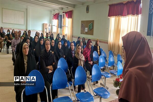 جلسه انتخابات انجمن اولیا در مدرسه شاهد کوثر شهرستان رباط‌کریم