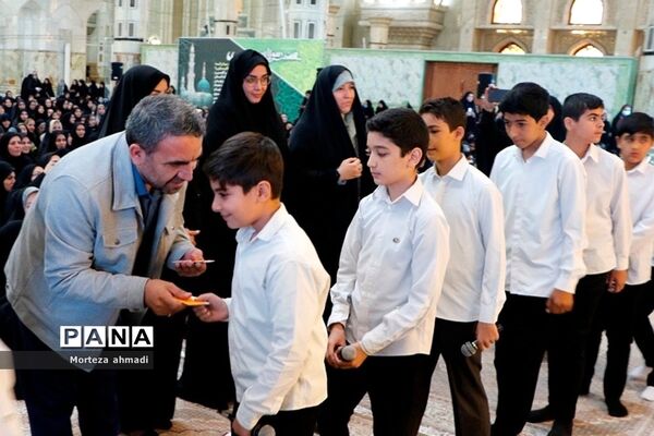 بزرگداشت هفته اولیا و مربیان و تجدید میثاق با آرمان‌های امام راحل در مرقد امام خمینی(ره)