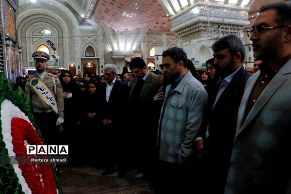 بزرگداشت هفته اولیا و مربیان و تجدید میثاق با آرمان‌های امام راحل در مرقد امام خمینی(ره)