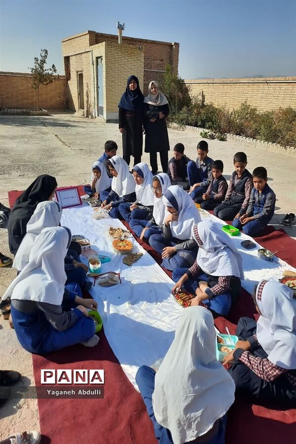 روز جهانی غذا در دبستان محمد منتظری
