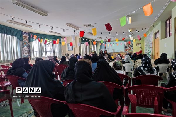 برگزاری انتخابات  انجمن اولیا‍‌ و مربیان در دبستان شاهد فاطمه‌الزهرا(س)