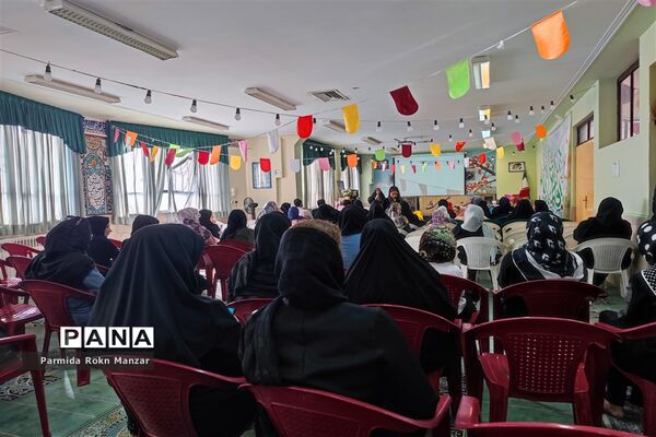 برگزاری انتخابات  انجمن اولیا‍‌ و مربیان در دبستان شاهد فاطمه‌الزهرا(س)