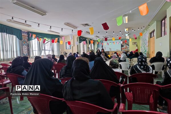 برگزاری انتخابات  انجمن اولیا‍‌ و مربیان در دبستان شاهد فاطمه‌الزهرا(س)