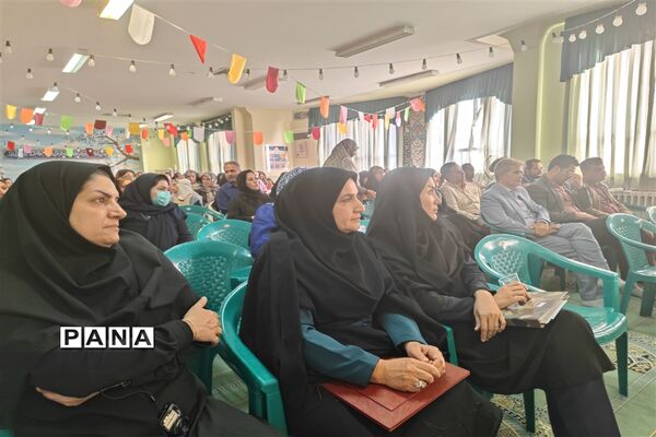 برگزاری انتخابات  انجمن اولیا‍‌ و مربیان در دبستان شاهد فاطمه‌الزهرا(س)