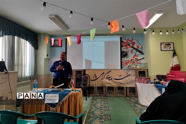 برگزاری انتخابات  انجمن اولیا‍‌ و مربیان در دبستان شاهد فاطمه‌الزهرا(س)