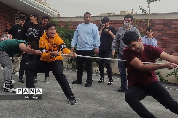 مسابقات ورزشی درون مدرسه‌ای در دبیرستان دانش شهریار