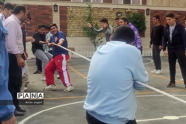مسابقات ورزشی درون مدرسه‌ای در دبیرستان دانش شهریار