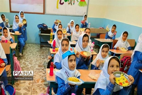 برگزاری جشنواره غذای سالم در دبستان دخترانه کوثر ملارد