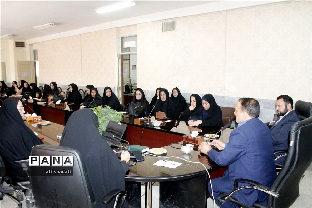 نشست مدیر آموزش و پرورش شهرستان کلات با اعضای انجمن اولیا و مربیان مدارس