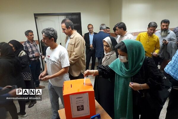 انتخابات انجمن اولیا و مربیان هنرستان حرفه‌ای شهدا شهریار