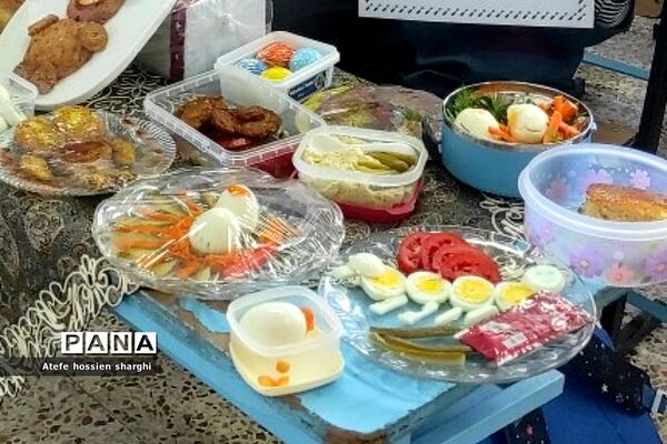 جشنواره غذای سالم در دبستان ایمان رودهن