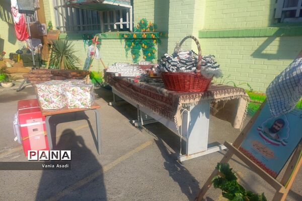 همایش بزرگداشت مقام شهدا در هفته پیوند اولیا و مربیان