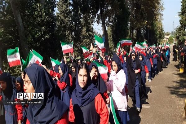 اجرای سرود دو هزار دانش‌آموز به نیت دو هزار شهید در ساری