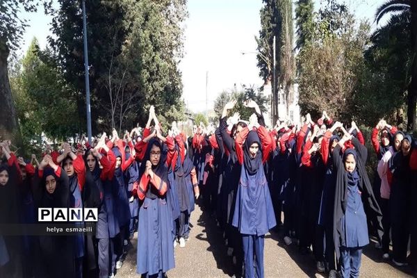 اجرای سرود دو هزار دانش‌آموز به نیت دو هزار شهید در ساری