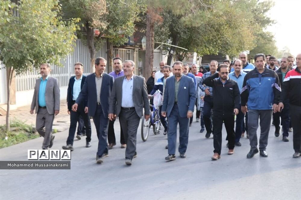 همایش پیاده‌روی خانوادگی فرهنگیان به‌مناسبت هفته تربیت‌بدنی در ابرکوه