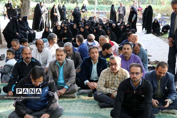 همایش پیاده‌روی خانوادگی فرهنگیان به‌مناسبت هفته تربیت‌بدنی در ابرکوه