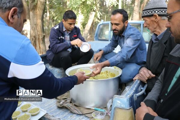 همایش پیاده‌روی خانوادگی فرهنگیان به‌مناسبت هفته تربیت‌بدنی در ابرکوه