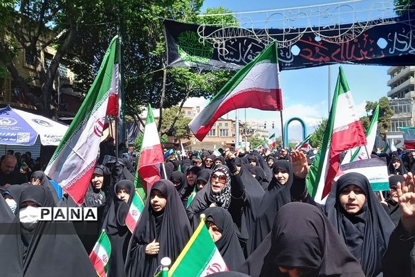 تجمع فرهنگیان و دانش‌آموزان بسیجی ناحیه دو ری در دفاع از مردم غزه