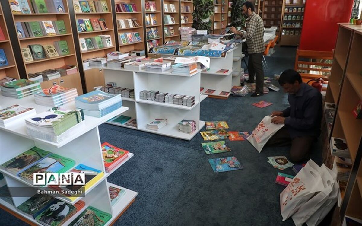 راه‌اندازی کتابخانه دبیرستان دخترانه شاهد اخلاص طلب بندرعباس