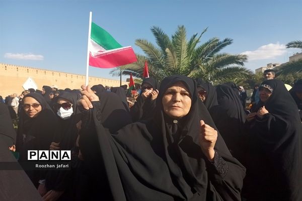 تجمع مردم شیراز در پاسخ به حملات غیر انسانی رژیم صهیونیستی