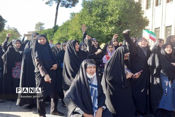 تجمع مردم شیراز در پاسخ به حملات غیر انسانی رژیم صهیونیستی