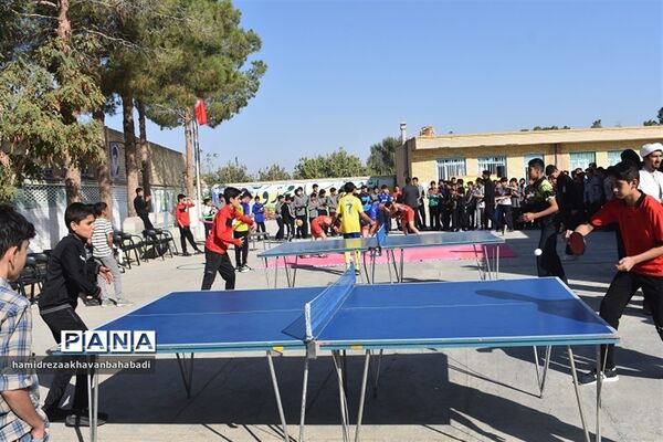 نواختن زنگ ورزش و سلامت در مدارس بهاباد