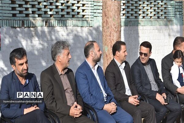 نواختن زنگ ورزش و سلامت در مدارس بهاباد