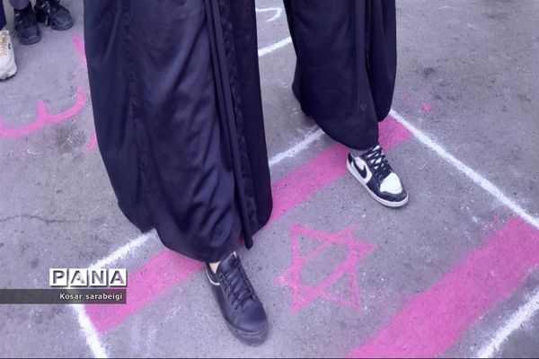 برگزاری مراسم حمایت از مظلومیت کودکان غزه، در دبیرستان دخترانه طاها