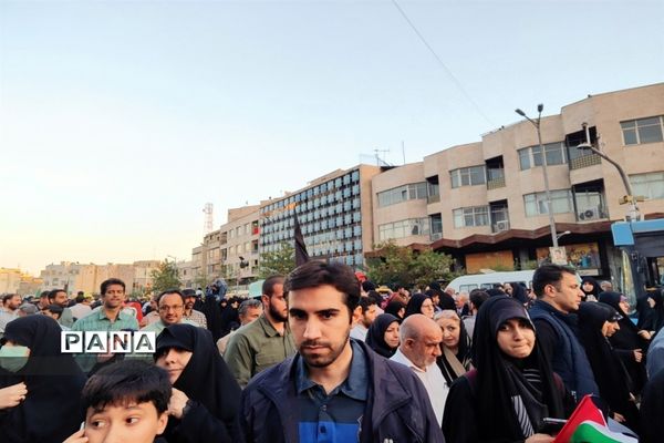 تجمع مردم تهران علیه جنایات رژیم صهیونسیتی در میدان انقلاب