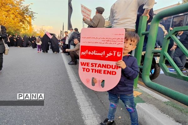 تجمع مردم تهران علیه جنایات رژیم صهیونسیتی در میدان انقلاب