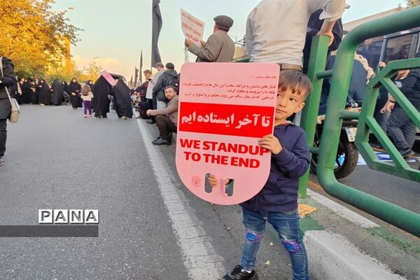 تجمع مردم تهران علیه جنایات رژیم صهیونسیتی در میدان انقلاب
