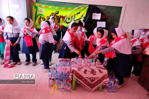 نذر آب دانش‌آموزان آباده برای کودکان غزه