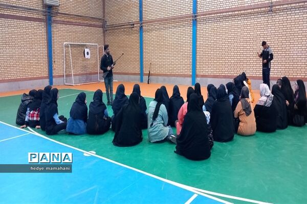 مسابقات تیراندازی بانوان در ناحیه یک بهارستان