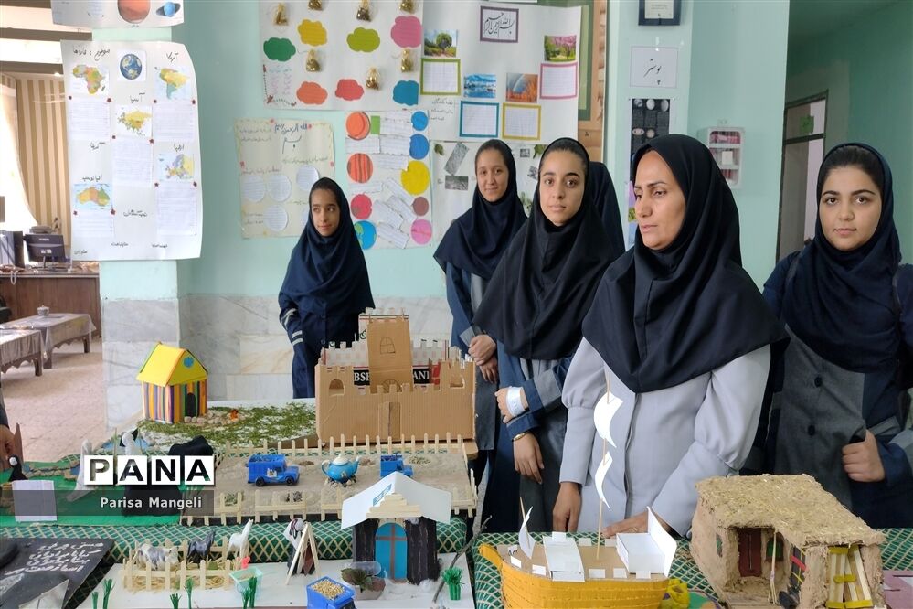جشنواره مطالعات اجتماعی و هنرهای دستی در دبیرستان توحید شهرستان خاتم