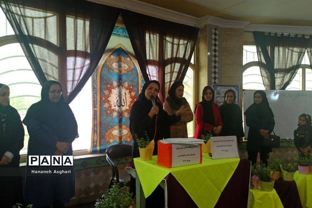 اولین جلسه مجمع عمومی و انتخابات انجمن اولیا و مربیان در دبیرستان حضرت خدیجه(س)