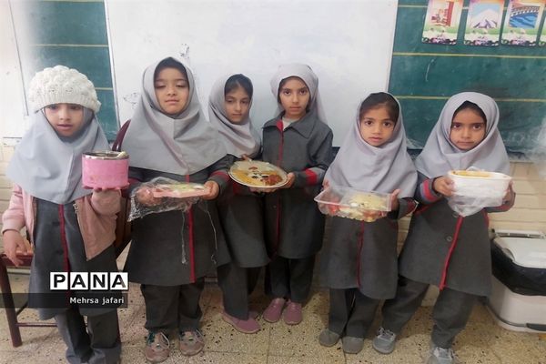 برگزاری جشنواره غذا در دبستان دخترانه فضیلت