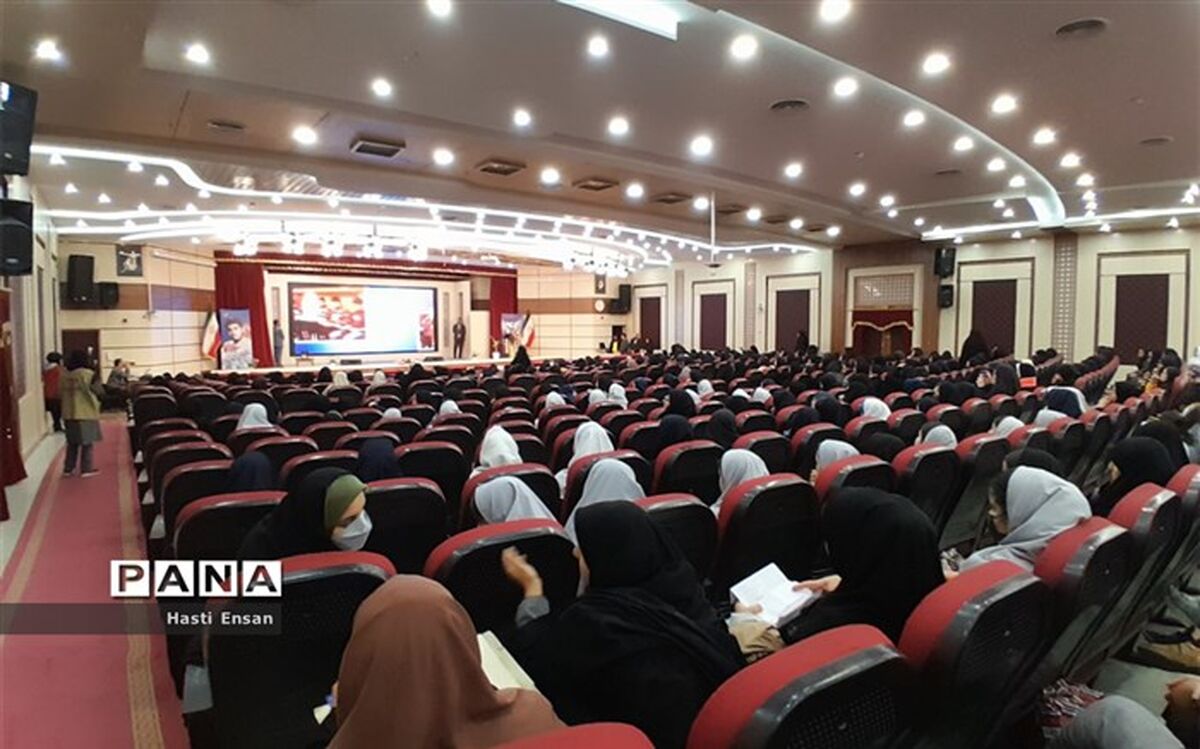 مراسم تقدیر از دانش‌آموزان منتخب مسابقات فرهنگی هنری ناحیه ۷ مشهد
