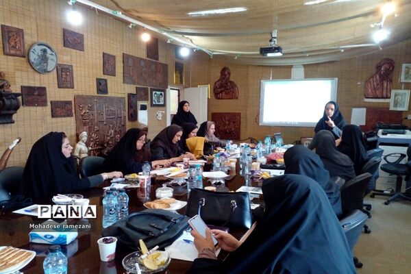جلسه بررسی عملکرد درس عربی دانش‌آموزان استان خراسان رضوی