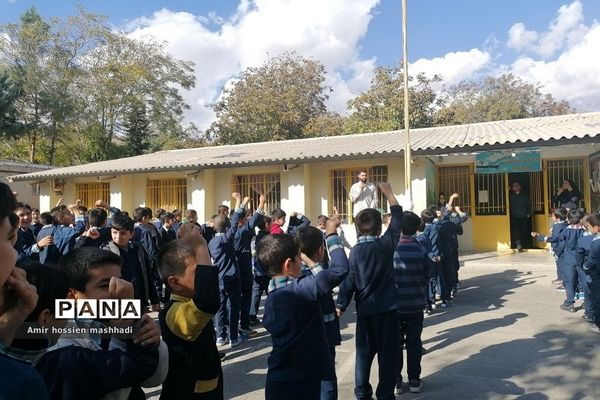 اعتراض و محکوم کردن جنایات صهیونیست  توسط دانش‌آموزان دبستان شهدای کریتون۲ رودهن