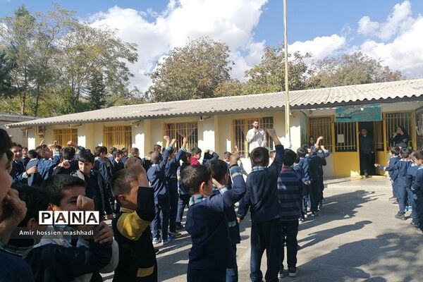 اعتراض و محکوم کردن جنایات صهیونیست  توسط دانش‌آموزان دبستان شهدای کریتون۲ رودهن