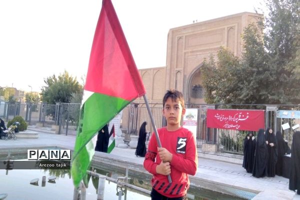 تجمع بانوان و کودکان در حمایت از مردم مظلوم فلسطین در مسجد جامع تاریخی شهرستان‌ورامین