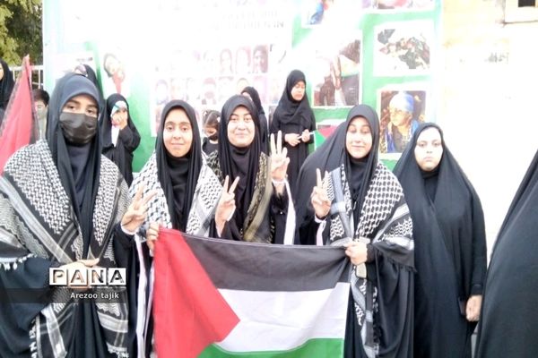 تجمع بانوان و کودکان در حمایت از مردم مظلوم فلسطین در مسجد جامع تاریخی شهرستان‌ورامین