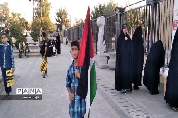 تجمع بانوان و کودکان در حمایت از مردم مظلوم فلسطین در مسجد جامع تاریخی شهرستان‌ورامین