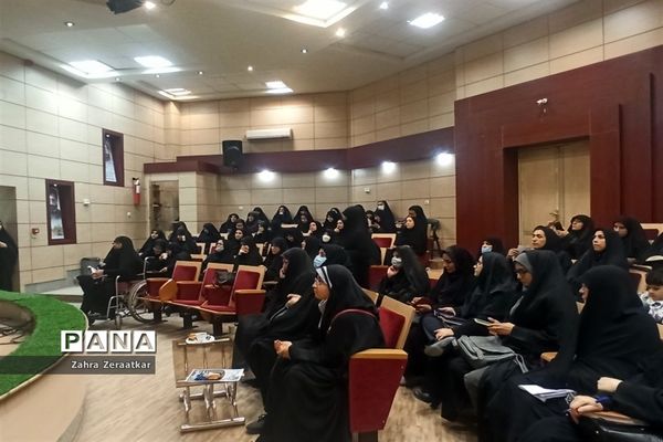 دوره ضمن خدمت با محوریت اخلاق و تربیت در مردم