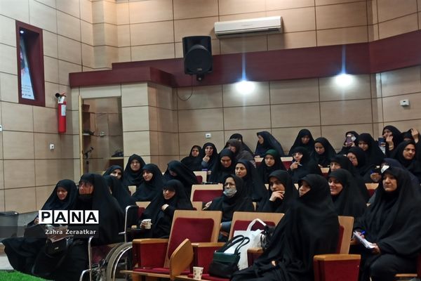 دوره ضمن خدمت با محوریت اخلاق و تربیت در مردم